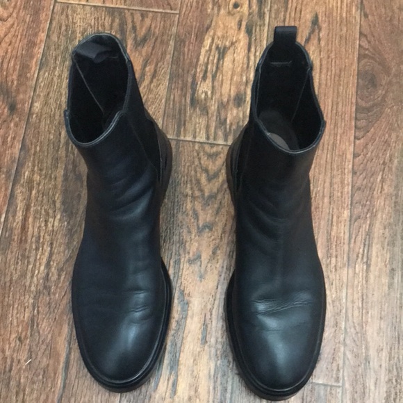 Stuart Weitzman boots size 6b - Picture 9 of 13